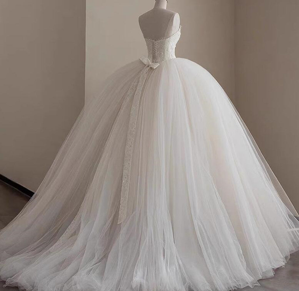 Women Tulle Lace Wedding Dresses Sweetheart Long Appliques Bridal Gowns YWD049
