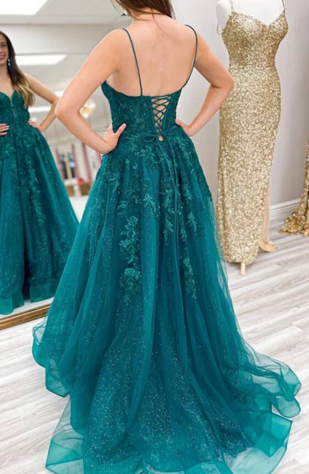 Women A-Line Lace Prom Dresses Long V-Neck Appliques Evening Gowns Sleeveless Formal Party Dress YPD671