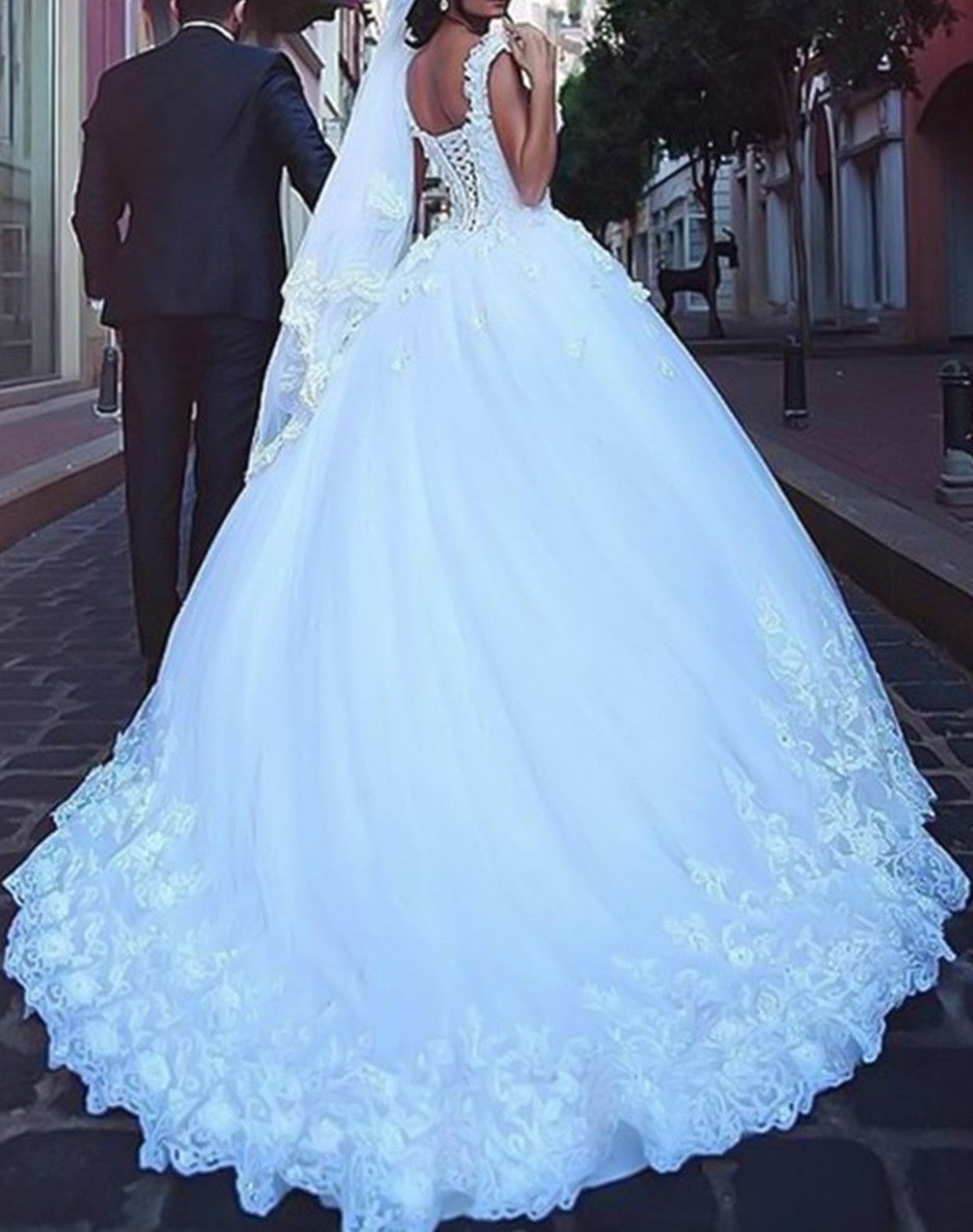 Women Lace Appliques Wedding Dresses Long Ball Gown Bridal Gowns YWD121