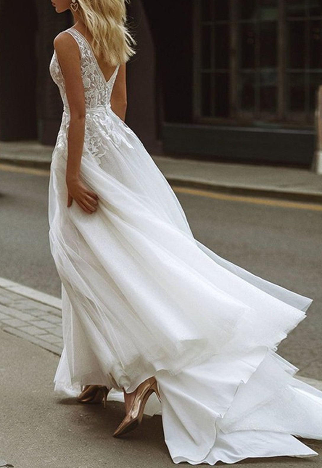 Women Lace Appliques Wedding Dresses Long V-Neck Bridal Gowns YWD122