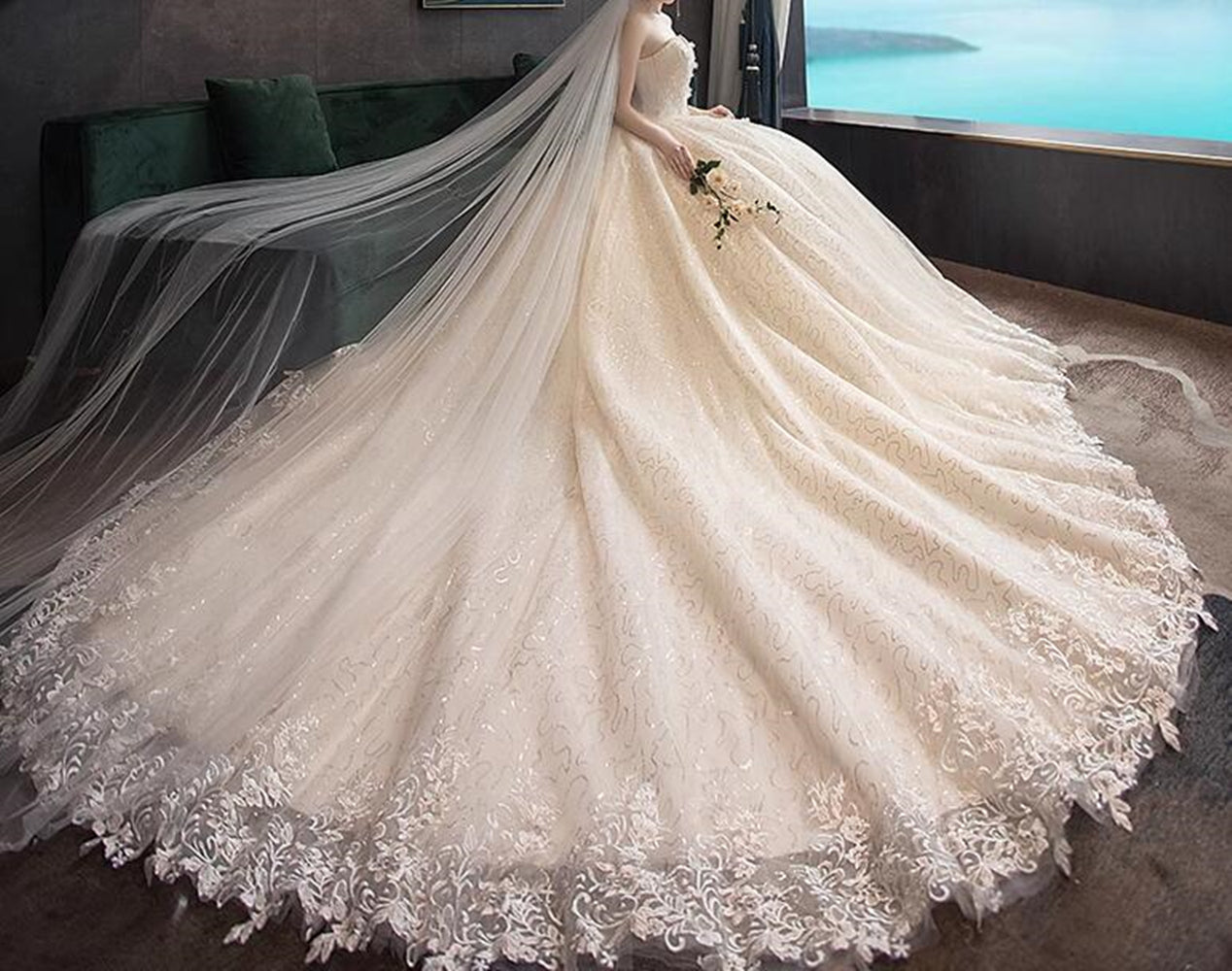 Women Luxury Appliques Wedding Dresses Long Beaded Bridal Gowns YWD040