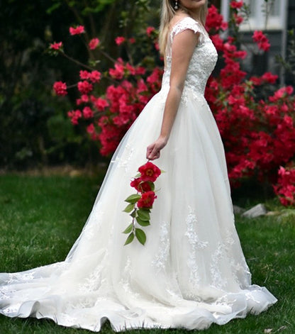 Women A-Line Appliques Wedding Dresses Long V-Neck Lace Bridal Gowns YWD193